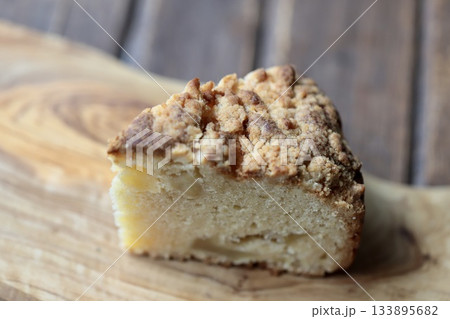 りんごのずっしりクランブルケーキ りんごのずっしりクランブルケーキ 133895682