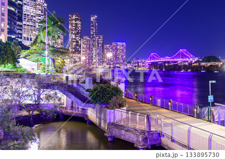 オーストラリアにあるブリスベンのとても美しい夜景風景 133895730