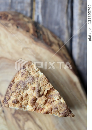カットしたサクサク食感が良いクランブルケーキ 133895760