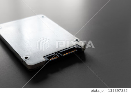 SSDストレージのクローズアップ写真 SSDストレージのクローズアップ写真 133897885