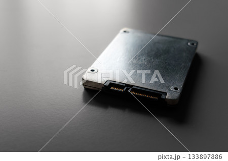 SSDストレージのクローズアップ写真 SSDストレージのクローズアップ写真 133897886