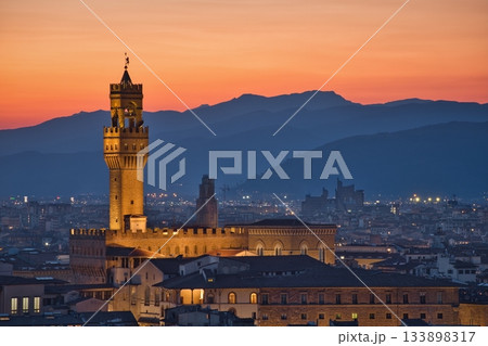 Palazzo Vecchio and Sunset 133898317