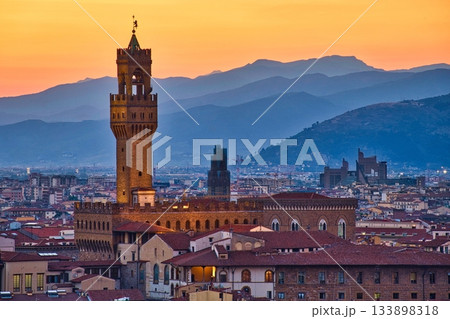 Palazzo Vecchio and Sunset 133898318