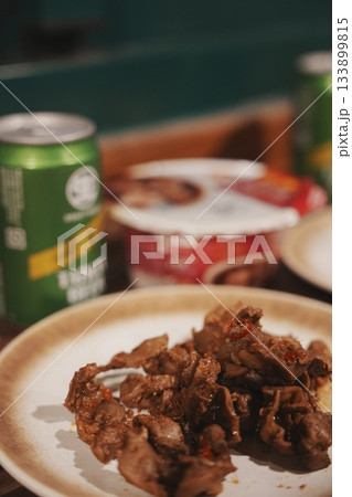 台湾の夏の定番！冷えた台湾ビールと美味しいおつまみで乾杯 133899815