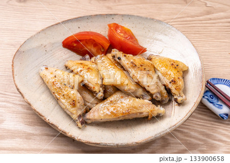 手羽中のガーリックソルト焼き 手羽中のガーリックソルト焼き 133900658