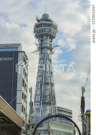 大阪道頓堀から新世界の街並み 大阪道頓堀から新世界の街並み 133901047