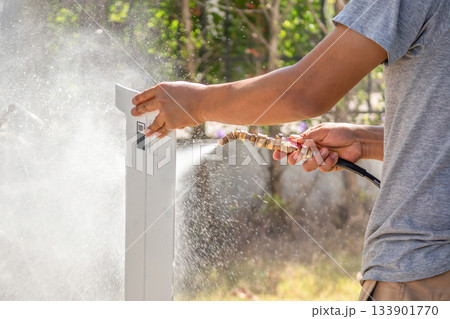 air conditioning cleaning service with water spray 133901770