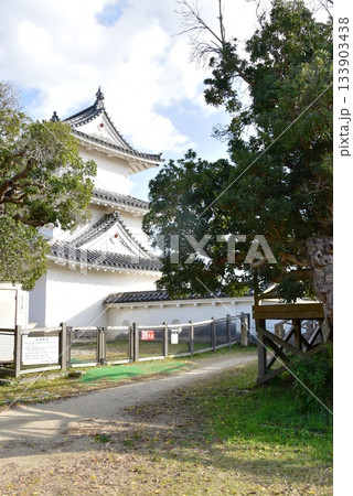 兵庫県 明石城(明石公園)の巽櫓(たつみやぐら)と散策路 兵庫県 明石城(明石公園)の巽櫓(たつみやぐら)と散策路 133903438