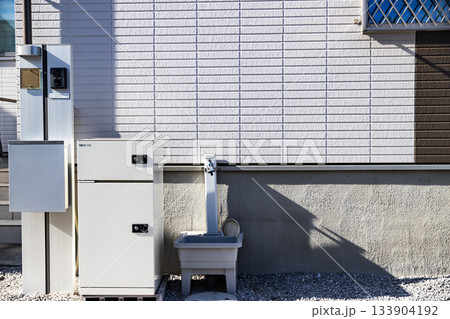 玄関の宅配ボックス 133904192