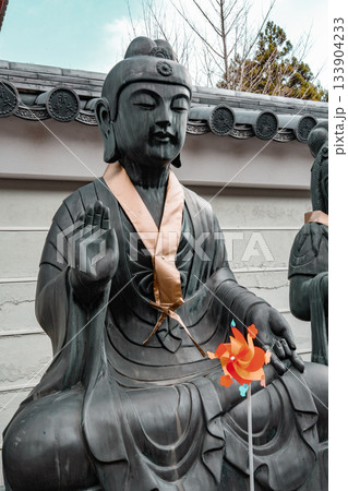 お寺の地蔵 お寺の地蔵 133904233