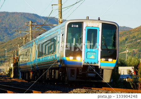 朝日を浴びる2000系・特急いしづち 朝日を浴びる2000系・特急いしづち 133904248