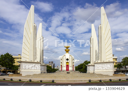 Democracy Monument At A Roundabout In Bangkok City, Thailand. Democracy Monument At A Roundabout In Bangkok City, Thailand. 133904629