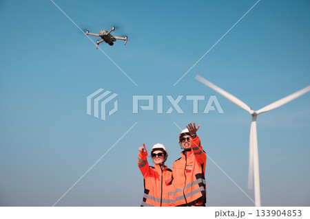 Engineers are inspecting wind turbines to generate electricity. 133904853