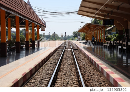 タイの地方の駅の風景 133905892