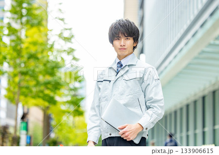 若いエンジニア 133906615