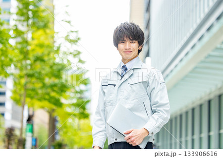 若いエンジニア 133906616