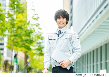 若いエンジニア 133906617