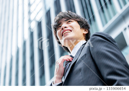 若いビジネスマン 133906654