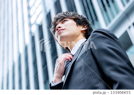 若いビジネスマン 133906655