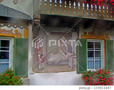 ドイツ バイエルン州 オーバーアマガウ 壁画の街 赤ずきんちゃんの家 ドイツ バイエルン州 オーバーアマガウ 壁画の街 赤ずきんちゃんの家 133911847