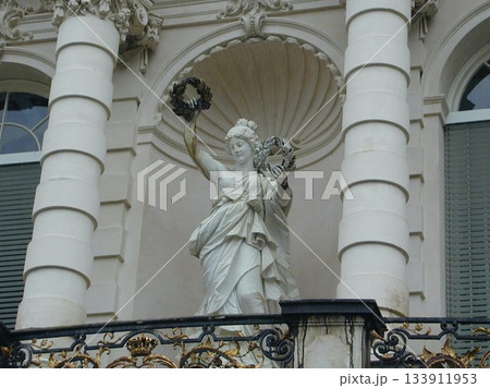 ドイツ　バイエルン州　リンダーホーフ城　バルコニー　勝利の女神　ニーケー像 133911953
