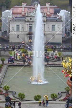 ドイツ　バイエルン州　リンダーホーフ城　噴水 133911958