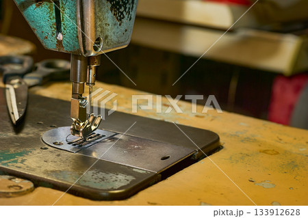 Sewing machine mechanism.Tailor workshop Sewing machine mechanism.Tailor workshop 133912628