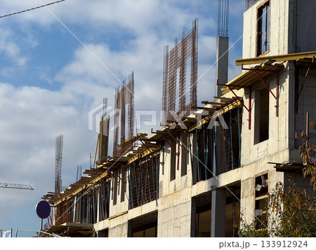 New residential block in progress. Urban construction, architecture, and development reflecting expansion and modernization. New residential block in progress. Urban construction, architecture, and development reflecting expansion and modernization. 133912924