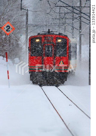 凍てつく鉄路を『鬼怒川温泉』から『南会津』へ　会津鉄道・快速AIZUマウントエキスプレス 133914421