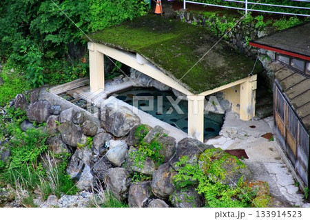 男鹿川を眺めつつ出湯を楽しむ… 川治温泉・共同浴場【薬師の湯】混浴露天風呂 男鹿川を眺めつつ出湯を楽しむ… 川治温泉・共同浴場【薬師の湯】混浴露天風呂 133914523