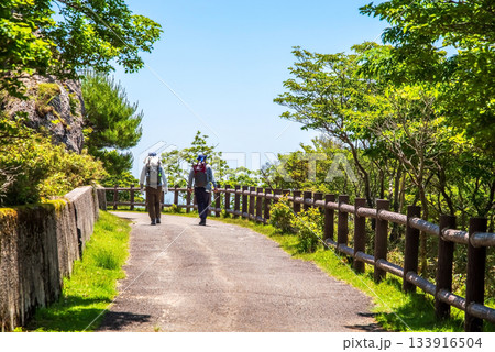 新緑の御在所岳 さわやかな山上風景《三重県 菰野町》 133916504