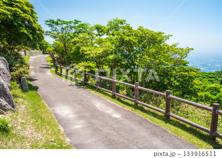 新緑の御在所岳 さわやかな山上風景《三重県 菰野町》 新緑の御在所岳 さわやかな山上風景《三重県 菰野町》 133916511
