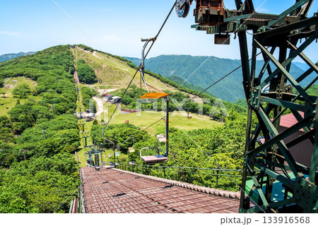 御在所岳 山上公園 観光リフト沿いの風景《三重県 菰野町》 133916568