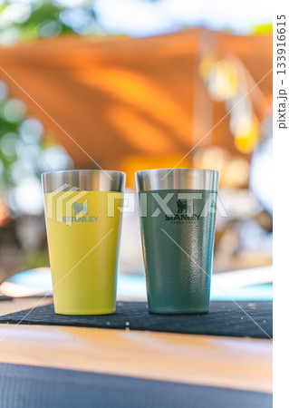 ステンレスタンブラーのあるキャンプシーン ステンレスタンブラーのあるキャンプシーン 133916615