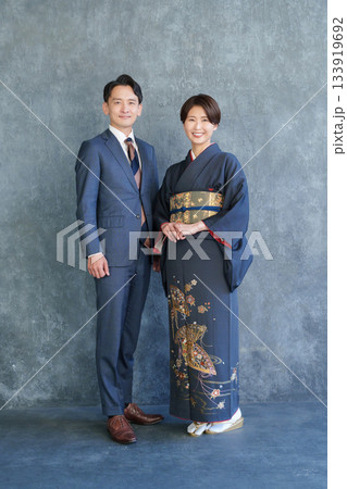 お見合いする30代男女（着物・スーツ・夫婦・カップル） 133919692