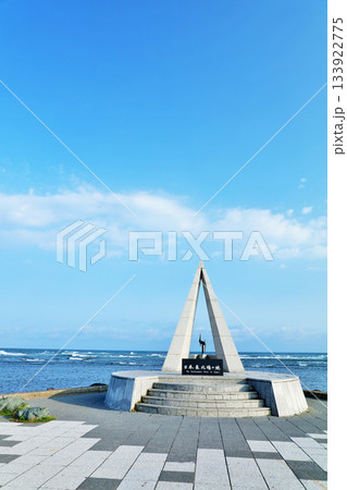 北海道　青空と海の宗谷岬 133922775