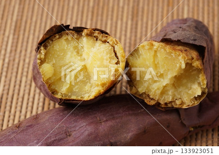 甘い焼き芋 133923051