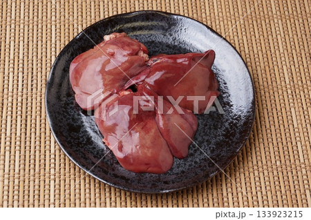 鶏の生レバー 133923215
