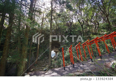 苅田町 相円寺上洞窟の反対側 頼久稲荷大明神 苅田町 相円寺上洞窟の反対側 頼久稲荷大明神 133924384