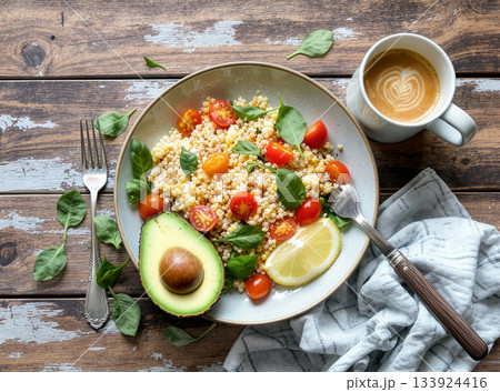 木のテーブルのヘルシーフード俯瞰 133924416