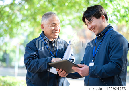 暮らしを支える職員 133924978