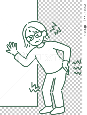 一位40多歲女性的肩膀、背部和膝蓋疼痛的插圖（僅線條畫） 133925008