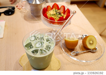korea cafe fruits strawberry dessert yogurt matcha latte 133926192