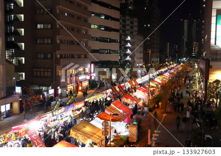 川口神社おかめ市／酉の市の縁日屋台（埼玉県川口市） 133927603