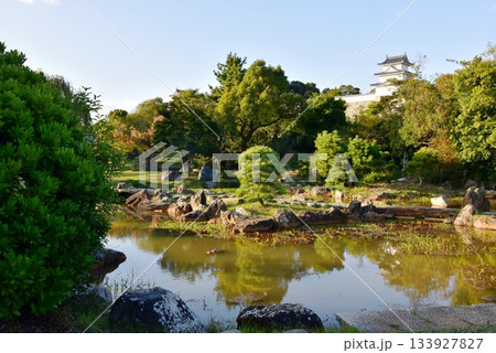 兵庫県 明石城(明石公園)の庭園と巽櫓(たつみやぐら)と散策路 兵庫県 明石城(明石公園)の庭園と巽櫓(たつみやぐら)と散策路 133927827