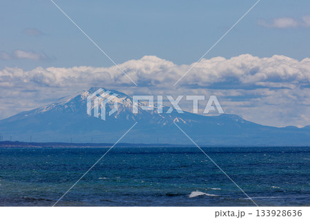 日本海越しに観える岩木山(中泊町) 日本海越しに観える岩木山(中泊町) 133928636