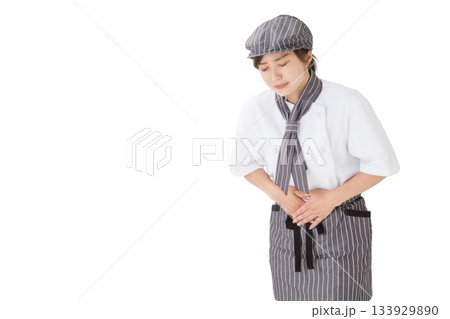 コックコートを着た女性（腹痛,お腹,痛い） 133929890