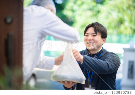 暮らしをサポートする業者 133930788