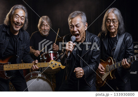 シニアのロックバンド シニアのロックバンド 133930800