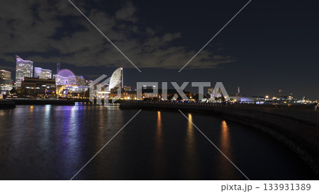 ヨルノヨの横浜港 133931389